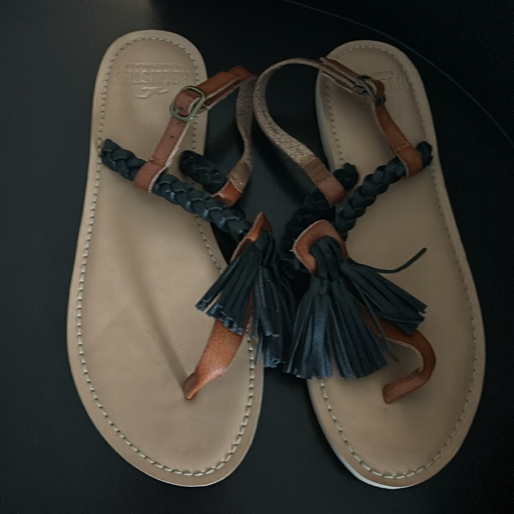 Woman’s Hollister strappy sandles